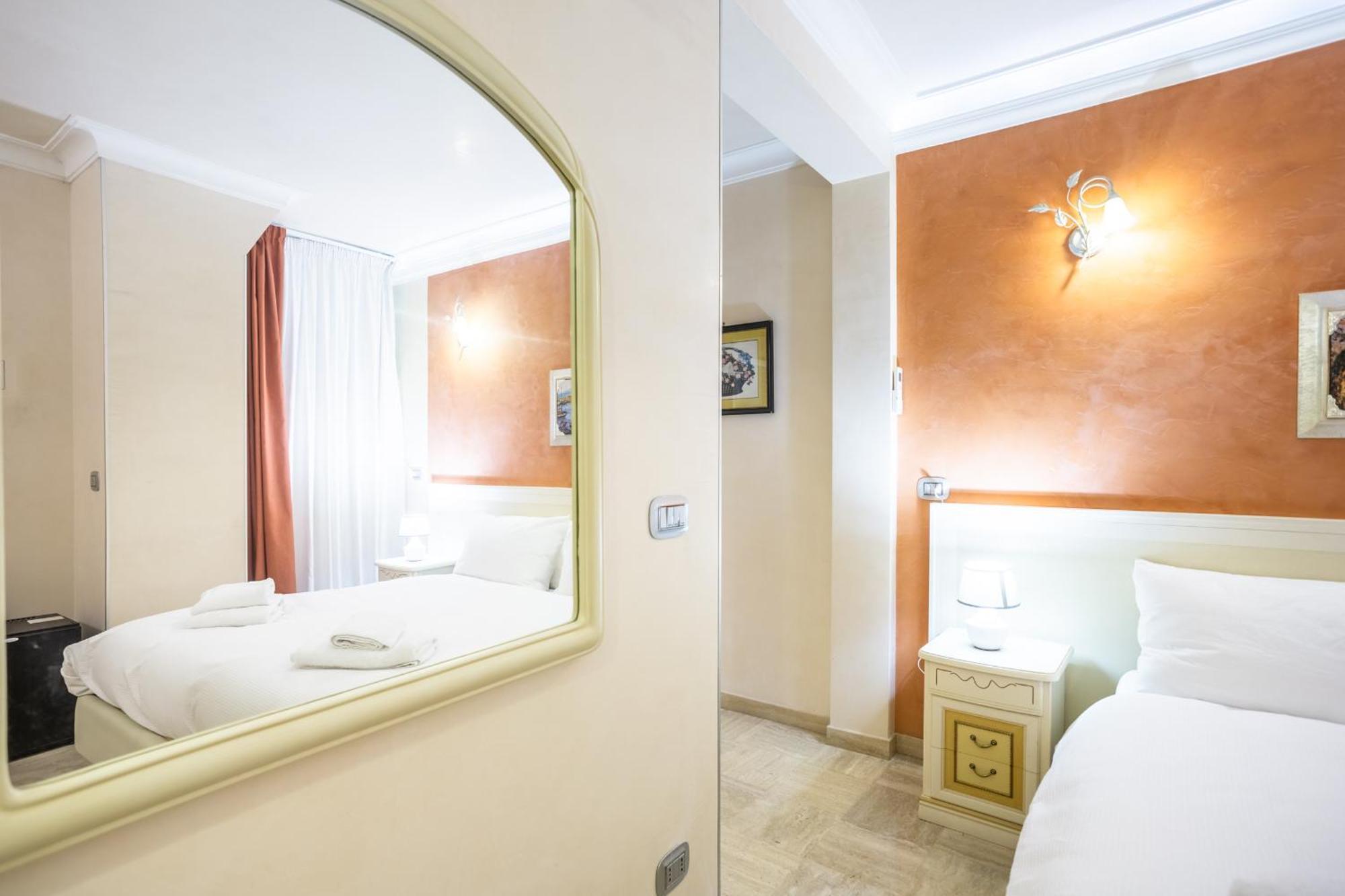 Luxury Inn Opera Rome Exterior photo